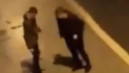ЛУКА УБИЈЕН НАСРЕД УЛИЦЕ! Појавио се језиви снимак убиства фудбалера из Хрватске (ВИДЕО) ЛУКА УБИЈЕН НАСРЕД УЛИЦЕ! Појавио се језиви снимак убиства фудбалера из Хрватске (ВИДЕО)