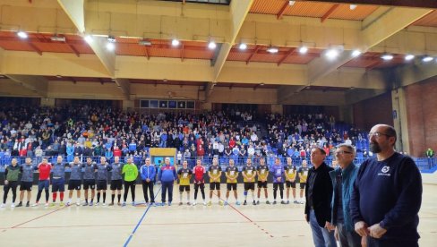 UZBUDLJIVO FUDBALSKO FINALE U PARAĆINU: Slavila Mesna zajednica „Branko Krsmanović“ (FOTO) UZBUDLJIVO FUDBALSKO FINALE U PARAĆINU: Slavila Mesna zajednica „Branko Krsmanović“ (FOTO)