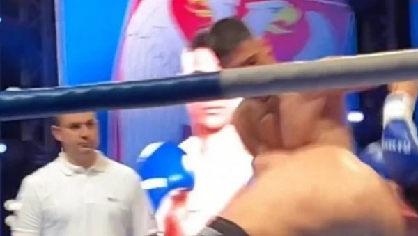 ЗАСТАВА ЛАЖНЕ ДРЖАВЕ КОСОВО МУ ДОШЛА ГЛАВЕ! Провоцирао Србина, па брутално нокаутиран ЗАСТАВА ЛАЖНЕ ДРЖАВЕ КОСОВО МУ ДОШЛА ГЛАВЕ! Провоцирао Србина, па брутално нокаутиран
