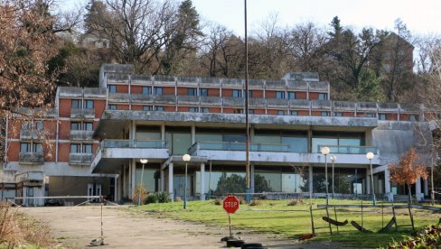 OD ATRAKCIJE - RUINA: Nekadašnji ugostiteljski ponos Smedereva čami zatvoren i zapušten OD ATRAKCIJE - RUINA: Nekadašnji ugostiteljski ponos Smedereva čami zatvoren i zapušten