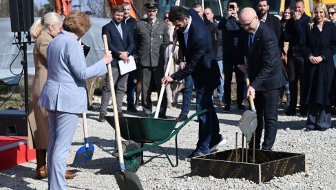 POLOŽEN KAMEN TEMELJAC ZA IZGRADNJU NAJSAVREMENIJE LABORATORIJE NA TORLAKU: Učvršćuju se temelji za borbu protiv infektivnih bolesti POLOŽEN KAMEN TEMELJAC ZA IZGRADNJU NAJSAVREMENIJE LABORATORIJE NA TORLAKU: Učvršćuju se temelji za borbu protiv infektivnih bolesti