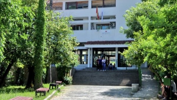 ПРЕТЊЕ МЕЈЛОВИМА НЕ ПРЕСТАЈУ: Од 14. Фебруара онлајн настава у херцегновској средњој школи ПРЕТЊЕ МЕЈЛОВИМА НЕ ПРЕСТАЈУ: Од 14. Фебруара онлајн настава у херцегновској средњој школи