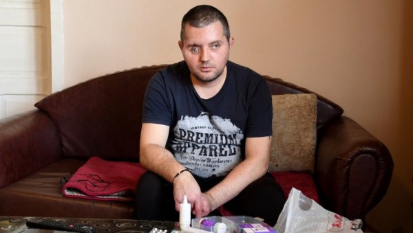 ЗА ВРЕМЕ ПОГРОМА НИСАМ ПОБЕГАО, АЛИ ЋЕ МЕ ОВА СИТУАЦИЈА НАТЕРАТИ Вапај Антанасијевића из Митровице: Порука ове уредбе је да се отерају Срби ЗА ВРЕМЕ ПОГРОМА НИСАМ ПОБЕГАО, АЛИ ЋЕ МЕ ОВА СИТУАЦИЈА НАТЕРАТИ Вапај Антанасијевића из Митровице: Порука ове уредбе је да се отерају Срби