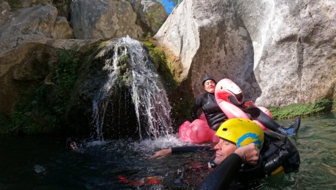 ADRENALINSKO UŽIVANJE MEĐU VODOPADIMA: Raško je doajen u ovom sportu - otkrio koji je najzahtevniji kanjon kroz koji je prošao ADRENALINSKO UŽIVANJE MEĐU VODOPADIMA: Raško je doajen u ovom sportu - otkrio koji je najzahtevniji kanjon kroz koji je prošao