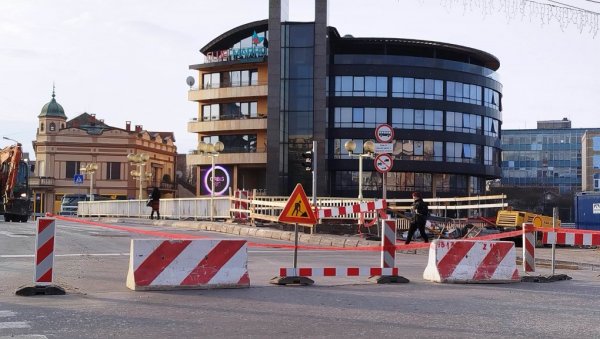 РУШЕ ЋУПРИЈУ НА ЦРНИЦИ: Главни друмски мост у Параћину затворен због радова РУШЕ ЋУПРИЈУ НА ЦРНИЦИ: Главни друмски мост у Параћину затворен због радова