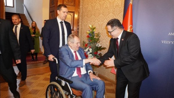 ОГРОМНА ЧАСТ ЗА СРБИЈУ У ПРАГУ: На прославу Дана државности дошла двојица некадашњих председника (ФОТО) ОГРОМНА ЧАСТ ЗА СРБИЈУ У ПРАГУ: На прославу Дана државности дошла двојица некадашњих председника (ФОТО)