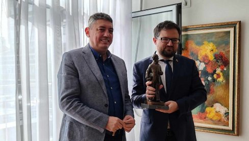 POČAST GENERALU JEZORANJSKOM: Delegacija Ambasade Republike Poljske posetila Čukaricu POČAST GENERALU JEZORANJSKOM: Delegacija Ambasade Republike Poljske posetila Čukaricu