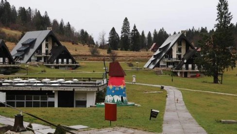 BESPLATNA REKREATIVNA I OVE GODINE: Produžen ugovor o projektu Eko kampovi u Obrenovcu BESPLATNA REKREATIVNA I OVE GODINE: Produžen ugovor o projektu Eko kampovi u Obrenovcu