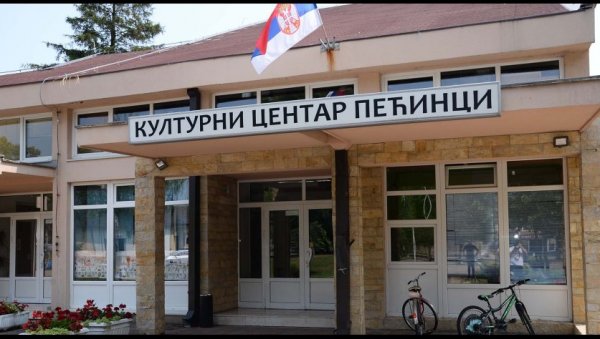 - ДЕВОЈКА ИЗ ЧЕРГЕ ДРУГИ ПУТ НА СЦЕНИ: Мјузикл у Културном центру у Пећинцима - ДЕВОЈКА ИЗ ЧЕРГЕ ДРУГИ ПУТ НА СЦЕНИ: Мјузикл у Културном центру у Пећинцима