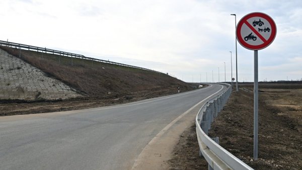 НОВОИЗГРАЂЕНА ПЕТЉА СПАС ЗА ГРАЂАНЕ СУРЧИНА: Из Јакова на ауто-пут за неколико минута НОВОИЗГРАЂЕНА ПЕТЉА СПАС ЗА ГРАЂАНЕ СУРЧИНА: Из Јакова на ауто-пут за неколико минута