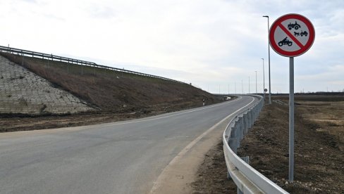 NOVOIZGRAĐENA PETLJA SPAS ZA GRAĐANE SURČINA: Iz Jakova na auto-put za nekoliko minuta NOVOIZGRAĐENA PETLJA SPAS ZA GRAĐANE SURČINA: Iz Jakova na auto-put za nekoliko minuta