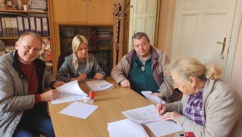 ZA SOCIJALNU OBLAST 3,9 MILIONA: U Vršcu potpisani ugovori sa 28 udruženja ZA SOCIJALNU OBLAST 3,9 MILIONA: U Vršcu potpisani ugovori sa 28 udruženja