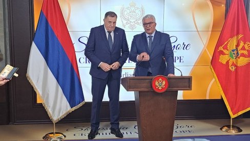 ZA SPECIJALNE VEZE SRPSKE SA PODGORICOM: Predsednika RS dobrodošlicom dočekao Andrija Mandić, šef Crnogorskog parlamenta ZA SPECIJALNE VEZE SRPSKE SA PODGORICOM: Predsednika RS dobrodošlicom dočekao Andrija Mandić, šef Crnogorskog parlamenta