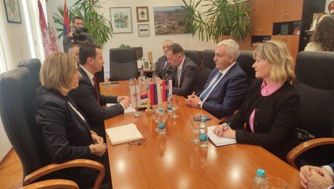 AMBASADOR SRBIJE U BiH U PRVOJ ZVANIČNOJ POSETI LOKALNIM ZAJEDNICIMA: Trebinje ima podršku Srbije AMBASADOR SRBIJE U BiH U PRVOJ ZVANIČNOJ POSETI LOKALNIM ZAJEDNICIMA: Trebinje ima podršku Srbije