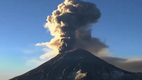 OTKAZANA 22 LETA U MEKSIKU ZBOG ERUPCIJE VULKANA: Avione zasuo pepeo iz vulkana Popokatepetl (VIDEO)