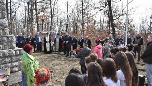 SVEČANOST NA BRANKOVAČKOM VISU NADOMAK VALJEVA Pomen ustanicima protiv Turaka SVEČANOST NA BRANKOVAČKOM VISU NADOMAK VALJEVA Pomen ustanicima protiv Turaka