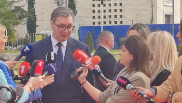 ИЛИ ИМАТЕ ПОЛИТИКУ, ИЛИ ЈЕ НЕМАТЕ Вучић на питање Новости - Можете само да се борите за своју политику, ја сам то радио ИЛИ ИМАТЕ ПОЛИТИКУ, ИЛИ ЈЕ НЕМАТЕ Вучић на питање Новости - Можете само да се борите за своју политику, ја сам то радио