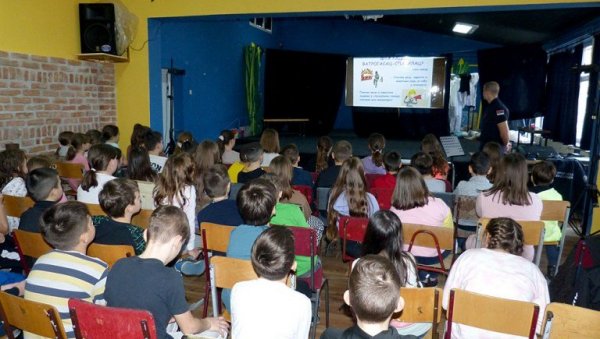 ПОНАШАЊЕ У ВАНРЕДНИМ СИТУАЦИЈАМА: Едукативна радионица у ОШ Јован Поповић у Сремској Митровици ПОНАШАЊЕ У ВАНРЕДНИМ СИТУАЦИЈАМА: Едукативна радионица у ОШ Јован Поповић у Сремској Митровици