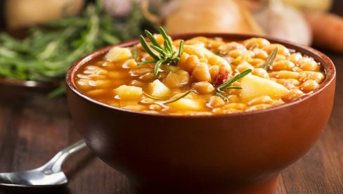 SA KROMPIROM I PASULJEM: Supa je uvek dobro rešenje kada želite nešto brzo, a ukusno