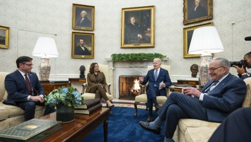 AMERIČKA GRANICA SAPLIĆE UKRAJINU: Posle susreta u Beloj kući, republikanci i demokrate bez dogovora o finansiranju vlade AMERIČKA GRANICA SAPLIĆE UKRAJINU: Posle susreta u Beloj kući, republikanci i demokrate bez dogovora o finansiranju vlade