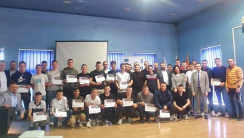 DA LAKŠE POSTANU DEO DRUŠTVENE ZAJEDNICE: U Ugljeviku predstavljeni projekti za mlade DA LAKŠE POSTANU DEO DRUŠTVENE ZAJEDNICE: U Ugljeviku predstavljeni projekti za mlade