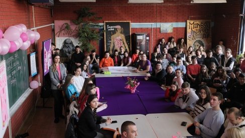 DAN ZA ROZE MAJICE: Đaci svih škola u Vršcu obeležili Međunarodni dan protiv vršnjačkog nasilja