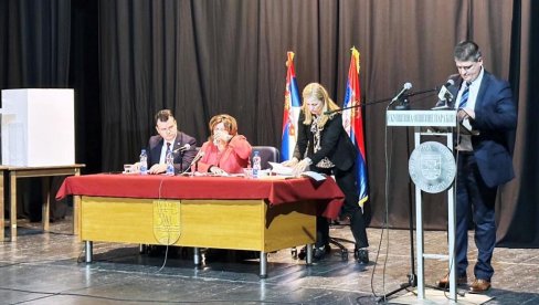 FORMIRANA IZVRŠNA VLAST U PARAĆINU: Predsednički mandat ponovo Vladimiru Milićeviću (FOTO) FORMIRANA IZVRŠNA VLAST U PARAĆINU: Predsednički mandat ponovo Vladimiru Milićeviću (FOTO)