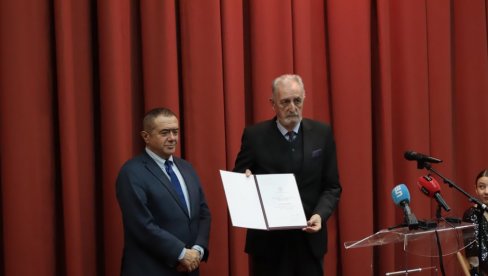 SLIKA SUDBINE NAŠEG NARODA: Uručenjem nagrada i muzičkim programom obeležen 192. rođendan Narodne biblioteke Srbije SLIKA SUDBINE NAŠEG NARODA: Uručenjem nagrada i muzičkim programom obeležen 192. rođendan Narodne biblioteke Srbije