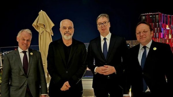 ВУЧИЋ НА СВЕЧАНОЈ ВЕЧЕРИ У ТИРАНИ: Окупили смо се овде да разговарамо о темама које су од животног значаја за Западни Балкан (ФОТО) ВУЧИЋ НА СВЕЧАНОЈ ВЕЧЕРИ У ТИРАНИ: Окупили смо се овде да разговарамо о темама које су од животног значаја за Западни Балкан (ФОТО)