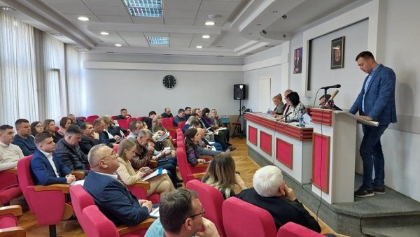 БЕСПЛАТНИ УЏБЕНИЦИ ЗА ПОЖЕШКЕ ОСНОВЦЕ: Буџет наклоњен родитељима и ђацима БЕСПЛАТНИ УЏБЕНИЦИ ЗА ПОЖЕШКЕ ОСНОВЦЕ: Буџет наклоњен родитељима и ђацима