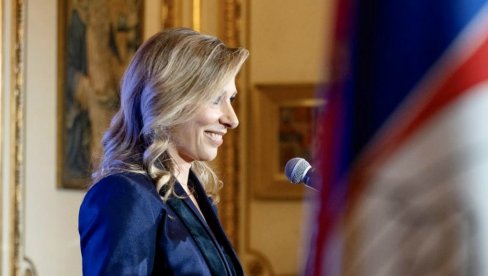 ANA HRUSTANOVIĆ PREDALA AKREDITIVE MAKRONU: Francuski šef države preneo pozdrave predsedniku Vučiću ANA HRUSTANOVIĆ PREDALA AKREDITIVE MAKRONU: Francuski šef države preneo pozdrave predsedniku Vučiću