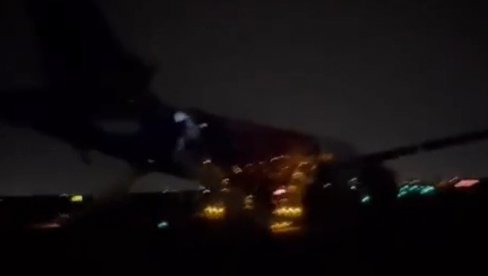 POJAVIO SE SNIMAK EVAKUACIJE: Putnici hrle ka izlazu iz aviona, haos na aerodromu Nikola Tesla (VIDEO) POJAVIO SE SNIMAK EVAKUACIJE: Putnici hrle ka izlazu iz aviona, haos na aerodromu Nikola Tesla (VIDEO)