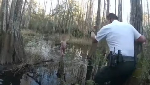 AUTISTIČNA DEVOJČICA SE IZGUBILA U MOČVARI: Policija podelila snimak akcije spasavanja (VIDEO) AUTISTIČNA DEVOJČICA SE IZGUBILA U MOČVARI: Policija podelila snimak akcije spasavanja (VIDEO)