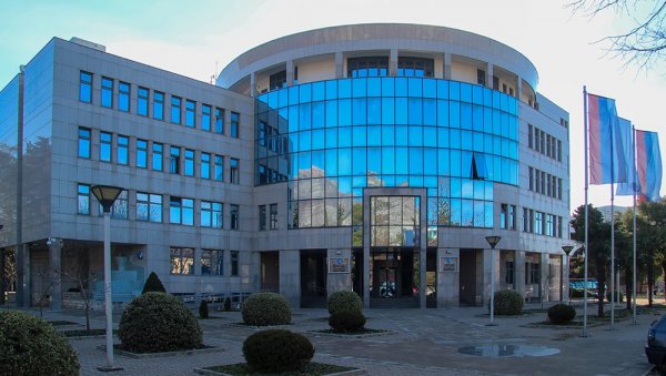 БУРНЕ РЕАКЦИЈЕ У СРПСКОЈ НА ОДЛУКУ УСТАВНОГ СУДА ОКО ПЛАЋАЊА СТРУЈЕ: Оборен тарифни поступак, цех плаћају грађани? БУРНЕ РЕАКЦИЈЕ У СРПСКОЈ НА ОДЛУКУ УСТАВНОГ СУДА ОКО ПЛАЋАЊА СТРУЈЕ: Оборен тарифни поступак, цех плаћају грађани?