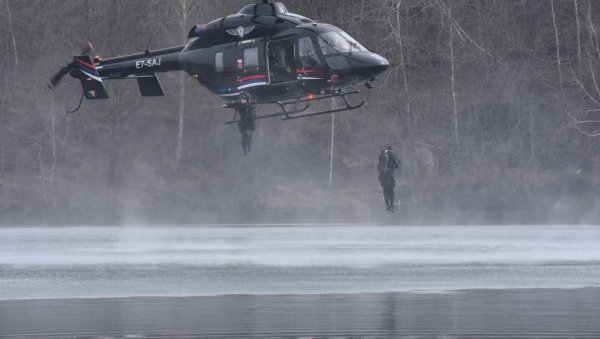 ОБУКА СПАСАВАЊА НА ВОДАМА: Специјалци Српске и Србије вежбали на језеру Бочац код Мркоњић Града