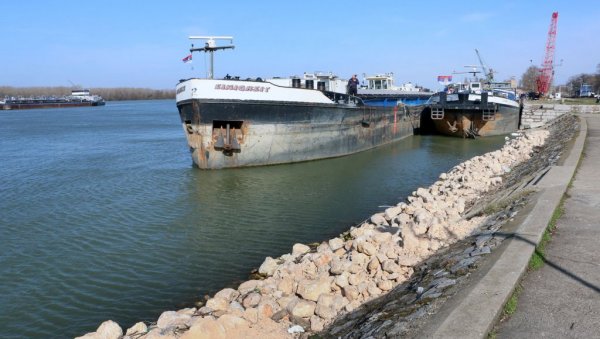 РАДОВИ НА УРЕЂЕЊУ ОБАЛОУТВРДЕ У СМЕДЕРЕВУ ЧЕКАЈУ НИЖИ ВОДОСТАЈ: Санација оштећења на чекању три месеца РАДОВИ НА УРЕЂЕЊУ ОБАЛОУТВРДЕ У СМЕДЕРЕВУ ЧЕКАЈУ НИЖИ ВОДОСТАЈ: Санација оштећења на чекању три месеца