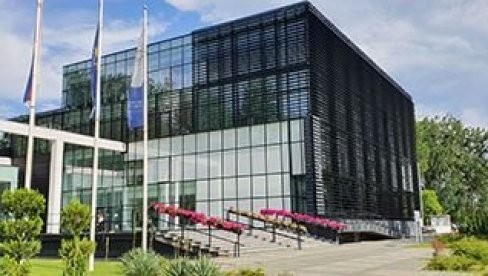 POJEDINI FAKULTETI UNIVERZITETA U NOVOM SADU PREDLOŽILI POSKUPLJENJE ŠKOLARINE Za indeks traže nove, više cene POJEDINI FAKULTETI UNIVERZITETA U NOVOM SADU PREDLOŽILI POSKUPLJENJE ŠKOLARINE Za indeks traže nove, više cene