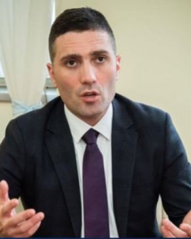 ТЕРЗИЋ ОШТРО ОСУДИО МАНОЈЛОВИЋА: Да подржаваш Куртија који прогони Србе и није нека новост, али да ти смета... (ФОТО)