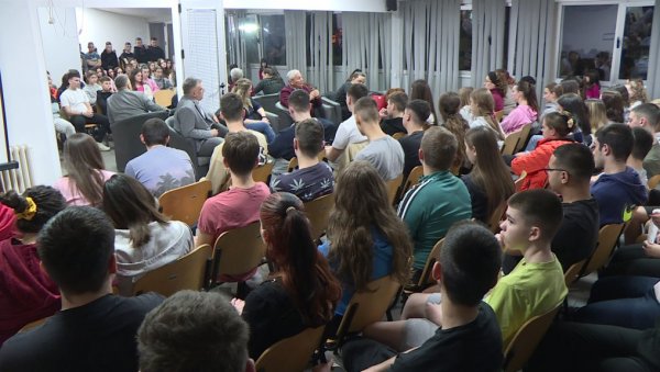 ПАНЕЛ ДИСKУСИЈА О ВРШЊАЧKОМ НАСИЉУ ПАНЕЛ ДИСKУСИЈА О ВРШЊАЧKОМ НАСИЉУ