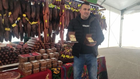 POČELA PRŠUTIJADA U MAČKATU: Ukusno, jedinstveno, al skupo POČELA PRŠUTIJADA U MAČKATU: Ukusno, jedinstveno, al skupo