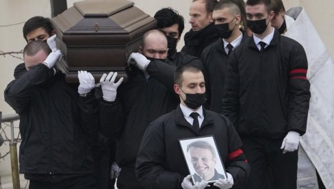 SAHRANJEN ALEKSEJ NAVALJNI: Ruski opozicionar ispraćen uz pesmu iz čuvenog američkog filma (FOTO) SAHRANJEN ALEKSEJ NAVALJNI: Ruski opozicionar ispraćen uz pesmu iz čuvenog američkog filma (FOTO)