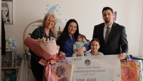 МАЛОМ ЛЕОНУ 100.000 ДИНАРА: Град Вршац даровао прворођену бебу у 2024. години