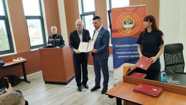 АТРАКТИВНА ВЕЖБА ЦИВИЛНЕ ЗАШТИТЕ У БРАТУНЦУ: Кадри за сваку прилику АТРАКТИВНА ВЕЖБА ЦИВИЛНЕ ЗАШТИТЕ У БРАТУНЦУ: Кадри за сваку прилику