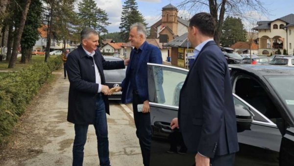 ГОЛФ ТЕРЕНИ НА ЗЛАТИБОРУ: Стаматовић представио министру Гајићу спортске потенцијале ГОЛФ ТЕРЕНИ НА ЗЛАТИБОРУ: Стаматовић представио министру Гајићу спортске потенцијале