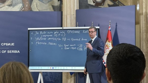 ВУЧИЋЕВ САРАДНИК ОЧИТАВА БРОЈИЛА А ЈА ПОЈМА НЕМАМ КО ЈЕ ЧОВЕК: Председник раскринкао намере опозиционих медија који раде против Србије ВУЧИЋЕВ САРАДНИК ОЧИТАВА БРОЈИЛА А ЈА ПОЈМА НЕМАМ КО ЈЕ ЧОВЕК: Председник раскринкао намере опозиционих медија који раде против Србије