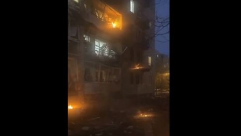 POJAVIO SE SNIMAK EKSPLOZIJE U SANKT PETERBURGU: Na stotine ljudi evakuisano, oštećen veliki deo zgrade (VIDEO) POJAVIO SE SNIMAK EKSPLOZIJE U SANKT PETERBURGU: Na stotine ljudi evakuisano, oštećen veliki deo zgrade (VIDEO)