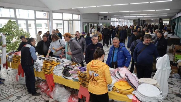 СЛАТКО, ДА СЛАЂЕ НЕ МОЖЕ БИТИ : 41. Сајам пчелара Војводине у Новом Саду СЛАТКО, ДА СЛАЂЕ НЕ МОЖЕ БИТИ : 41. Сајам пчелара Војводине у Новом Саду