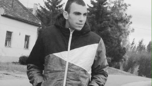 JEZIVA SUDBINA DUŠANA KOJI JE POGINUO U KAĆU: Ovo je tražio samo par sati pre kobnog pada sa motora (FOTO) JEZIVA SUDBINA DUŠANA KOJI JE POGINUO U KAĆU: Ovo je tražio samo par sati pre kobnog pada sa motora (FOTO)