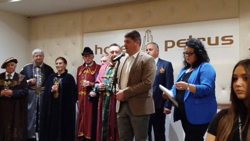PARAĆIN PROMOVIŠE VINSKI TURIZAM: Na današnjem „Salonu vina“ više od sedamdeset izlagača (FOTO/ VIDEO) PARAĆIN PROMOVIŠE VINSKI TURIZAM: Na današnjem „Salonu vina“ više od sedamdeset izlagača (FOTO/ VIDEO)