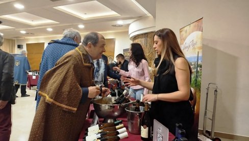 PRIPREME ZA 12. „SALON VINA U PARAĆINU: Počelo prijavljivanje za tradicionalnu manifestaciju PRIPREME ZA 12. „SALON VINA U PARAĆINU: Počelo prijavljivanje za tradicionalnu manifestaciju